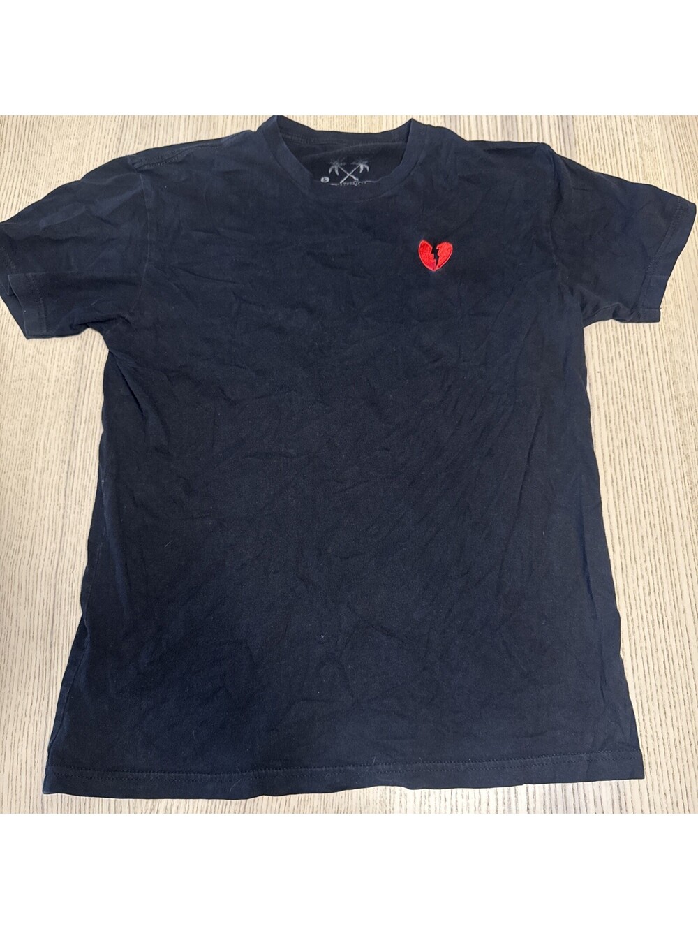 Riot Society Black Embroidered Broken Heart Graphic Short Sleeve Tshirt Size S